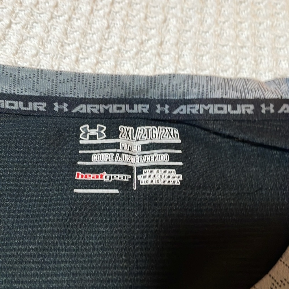 Under Armour t-shirt - Picture 2 of 3